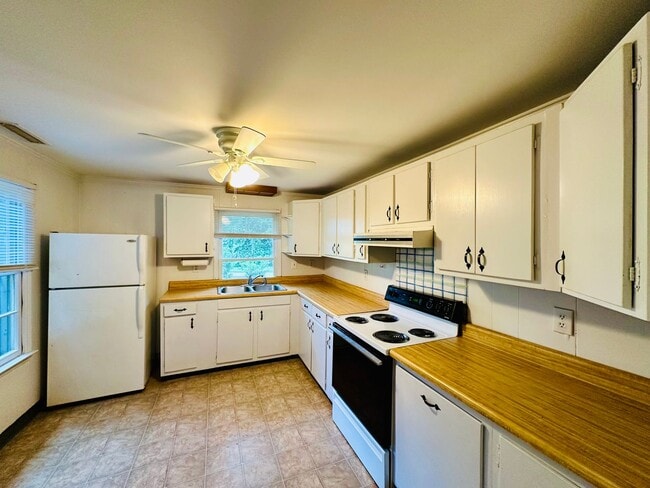Building Photo - SEAGATE AREA - 1BD/1BA - Located just off ...