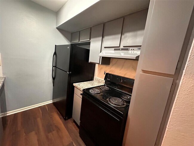 Building Photo - 8433 Hearth Dr