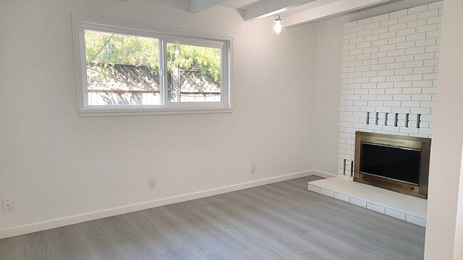 Building Photo - 6265 Wilma Ave