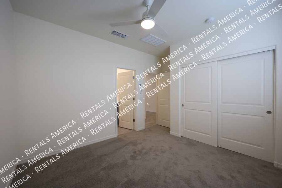 Building Photo - 1142 E Westwood Dr