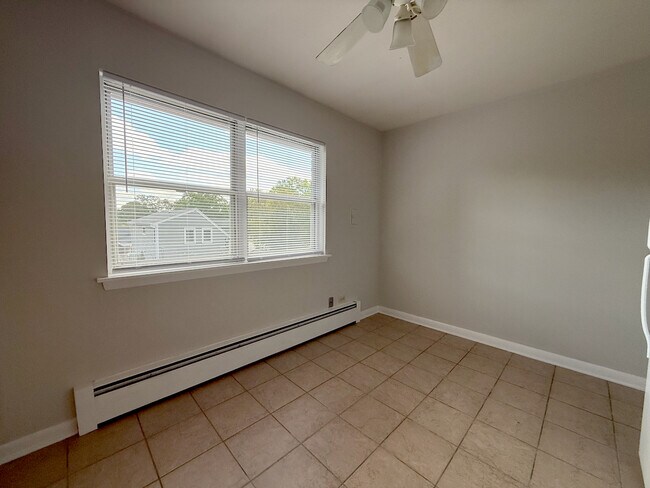 Building Photo - 317 S Plum Grove Rd