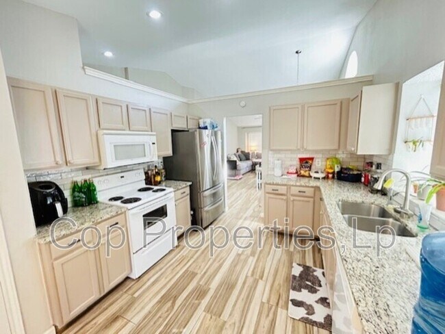 Building Photo - 6338 Broadmeadow