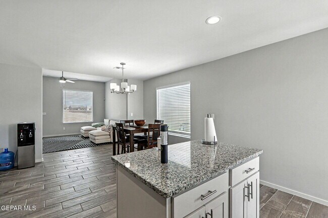 Building Photo - 837 Paseo Drusy Pl