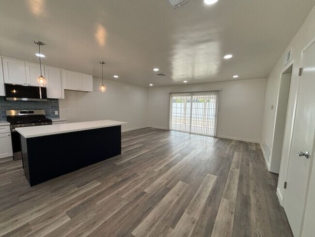 Building Photo - 5704 Wisteria Dr
