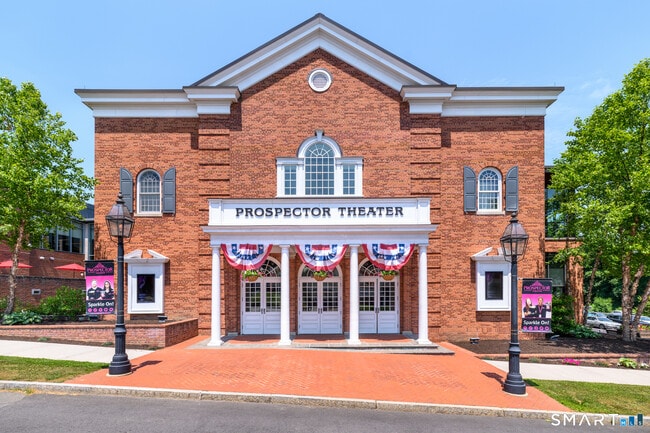 Building Photo - 13 Quincy Close