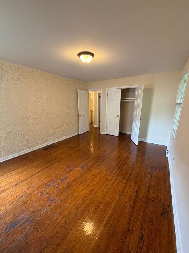 Building Photo - T.R. Lawing Realty Property