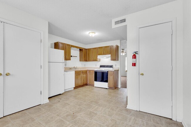 Building Photo - 289 Stateline Road - Oak Grove