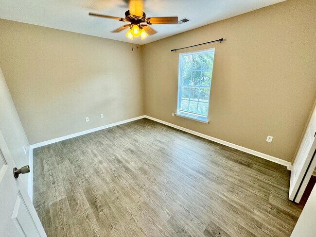 Building Photo - 9 Stonefield Ln