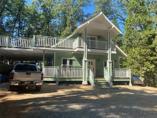 Building Photo - Rural, private 2-story Home