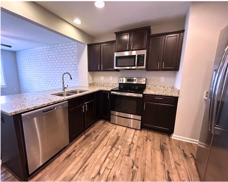 Building Photo - 711 Newport Pl