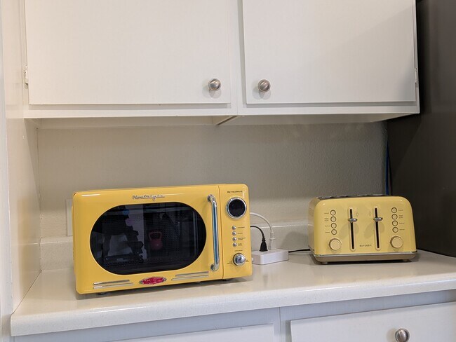 Building Photo - Cornell