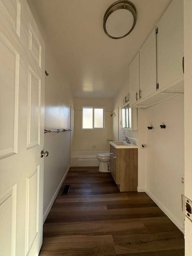 Building Photo - 983-985 S 600 W