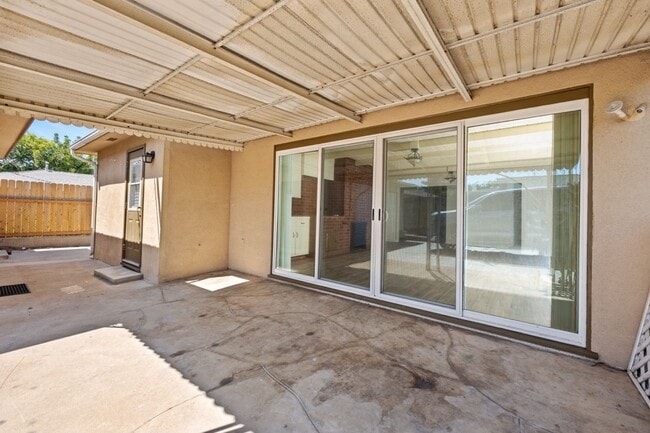 Building Photo - Oversized detached garage!