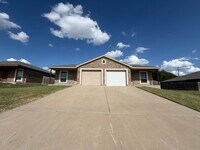 Building Photo - 403 Olaf Dr