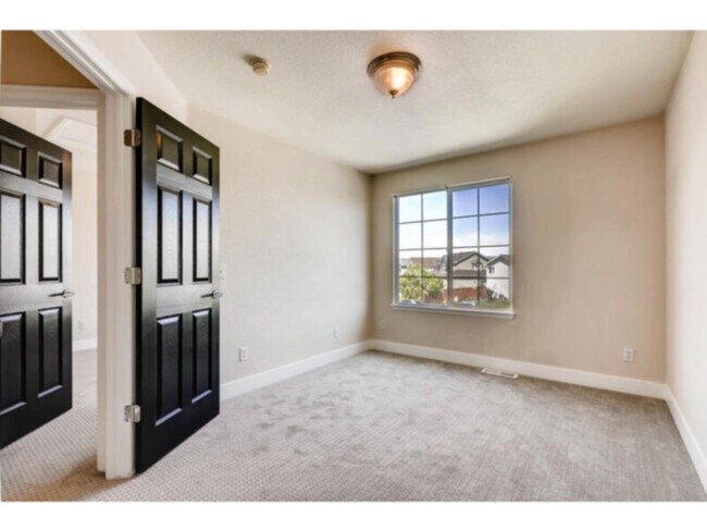 Building Photo - 15576 Olmsted Pl