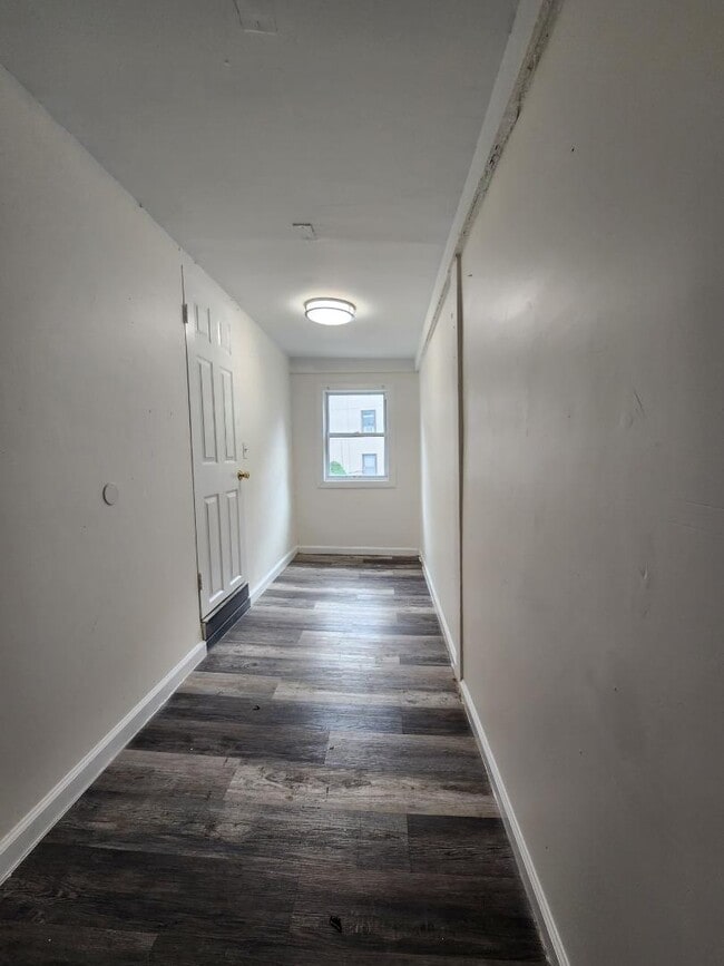 Building Photo - 129 Willow St