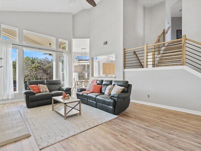 Building Photo - 1005 Overlook Bend