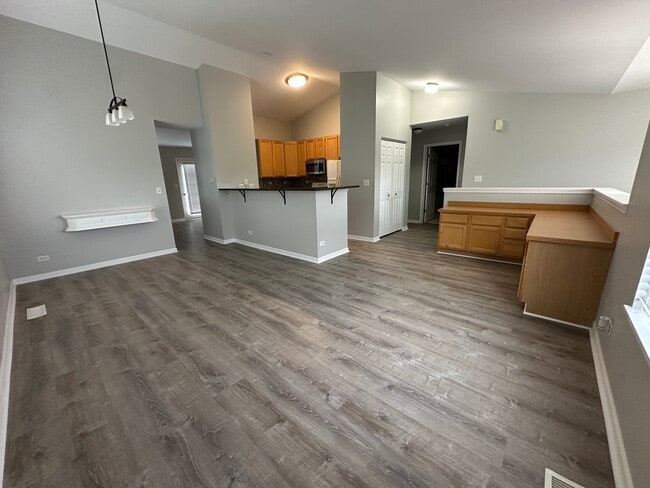 Building Photo - 707 Genesee Dr