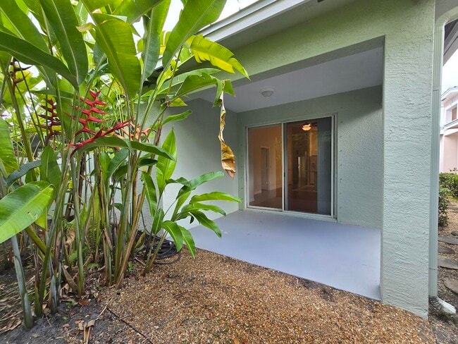 Building Photo - 1463 SE Tidewater Pl