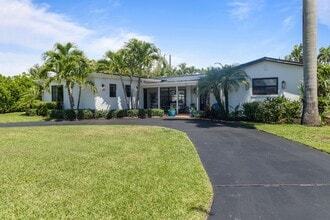 Building Photo - 711 SW 27th Way