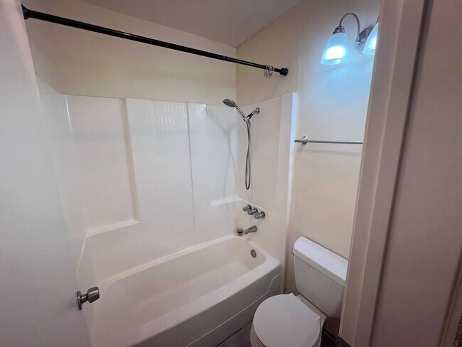 Building Photo - ***$1000 Move-in special***Upgraded One Be...