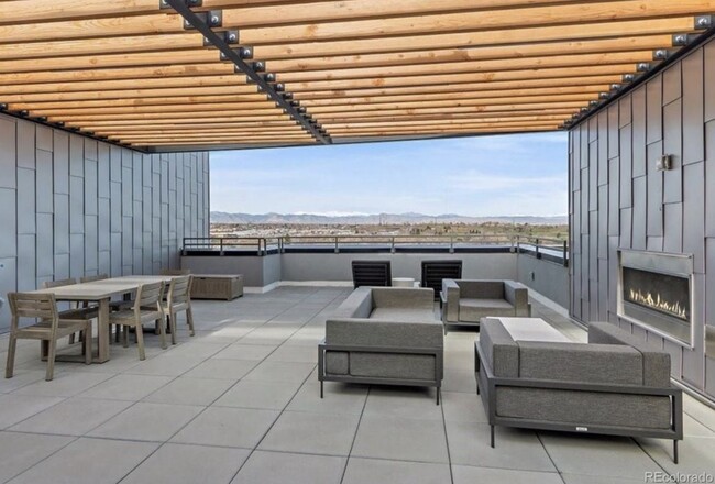 Private rooftop with mountain and downtown Denver views - 1898 S Bannock St