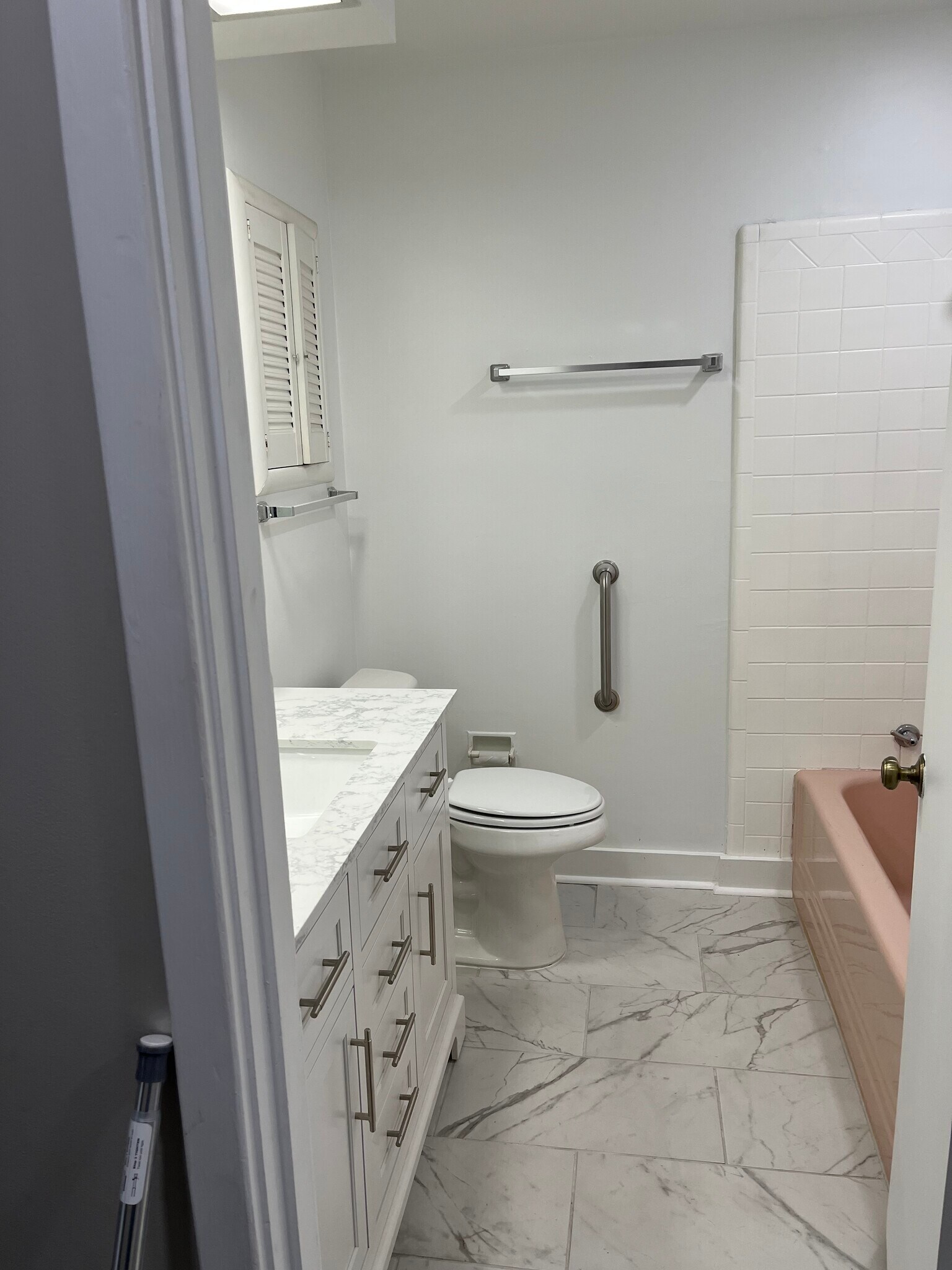 Building Photo - 404 Edgewood Dr