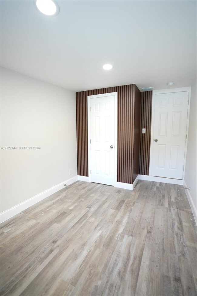 Building Photo - 2573 Conroy Dr