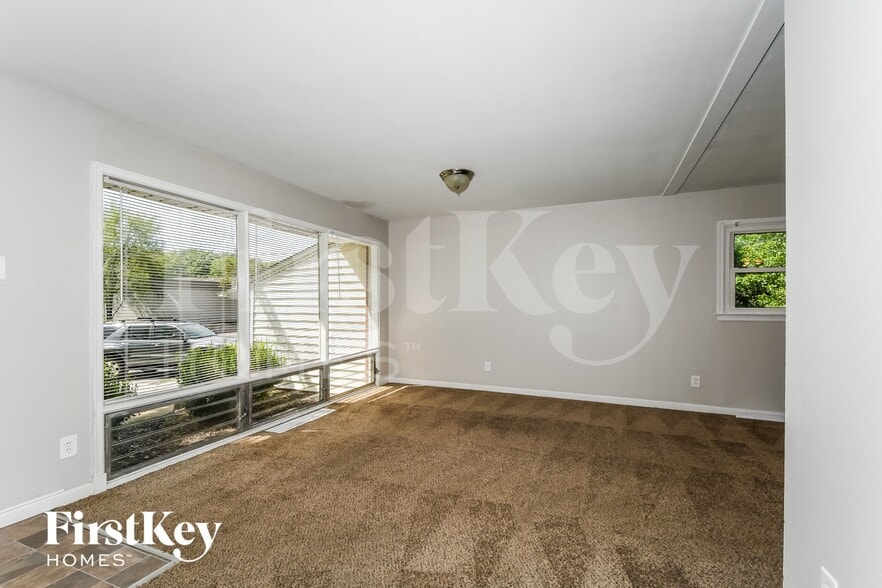 Building Photo - 535 St Anthony Ln