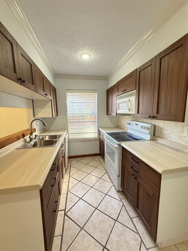 Building Photo - 8507 Clover Land Ct