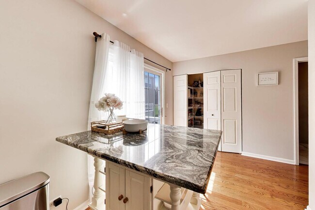 Building Photo - 590 Triumph Ct