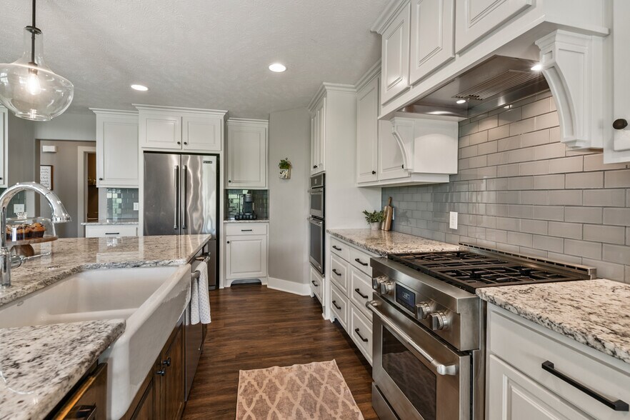 Building Photo - 4606 S 184th Plz