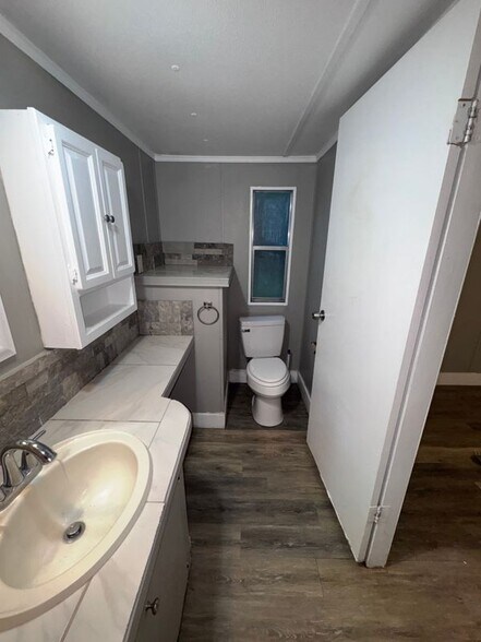 Building Photo - 15637 Sims Ln