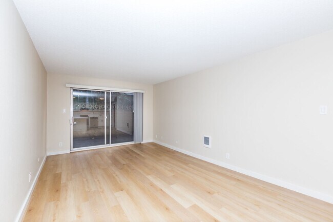 Building Photo - 345 MacArthur