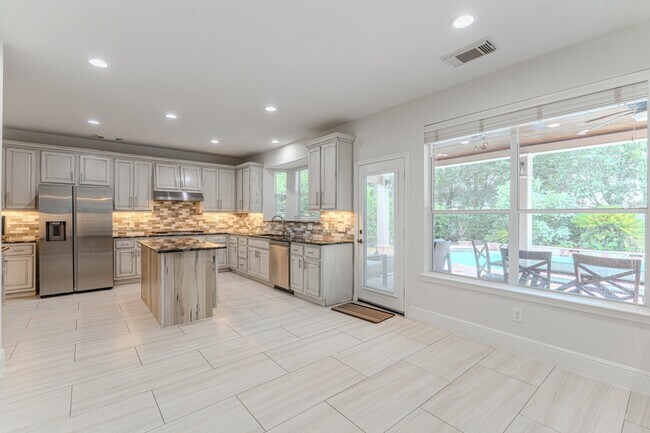 Building Photo - 7 Stickley Ct