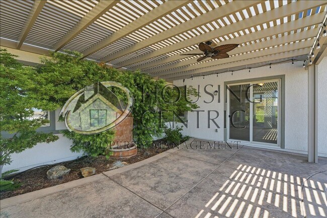 Building Photo - Executive Gated Rental with Stunning Views & Solar!