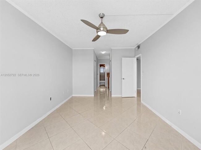Building Photo - 500 Bayview Dr