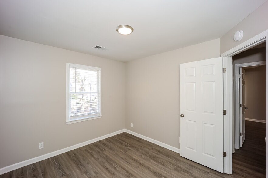 Building Photo - 24 Pine Grove Cir