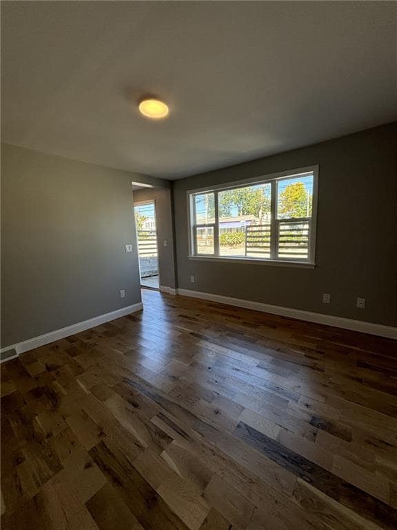 Building Photo - 865 W Shore Rd