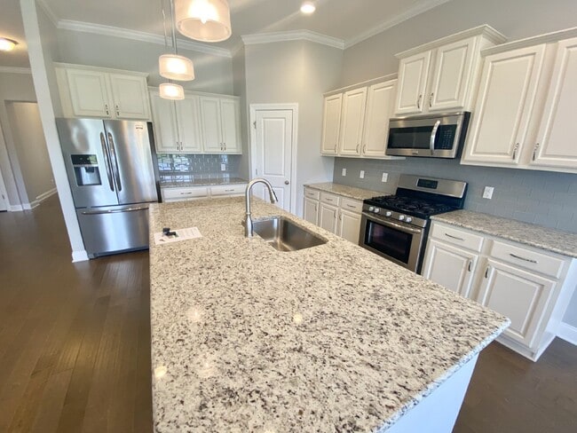 Building Photo - Stunning, Spacious Home in May River Preserve!