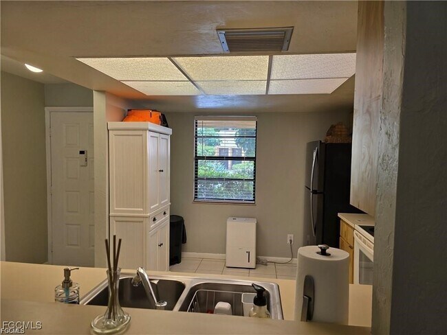 Building Photo - 6142 Whiskey Creek Dr