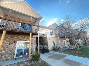 Building Photo - 2000 Meadow Ct