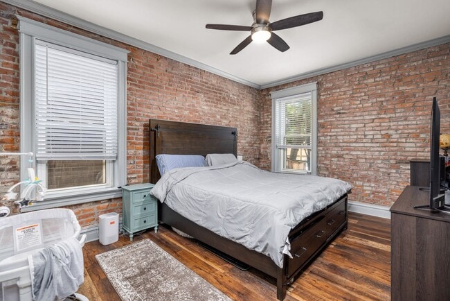 Building Photo - Beautiful home with fenced in yard and covered rear deck in Southwest Garden