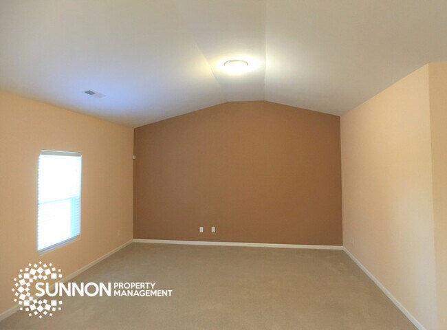 Building Photo - Beautiful 3BR 2BA Ranch with Backyard Oasis