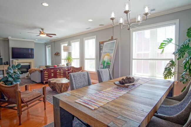 Building Photo - NEW LISTING!!!!!