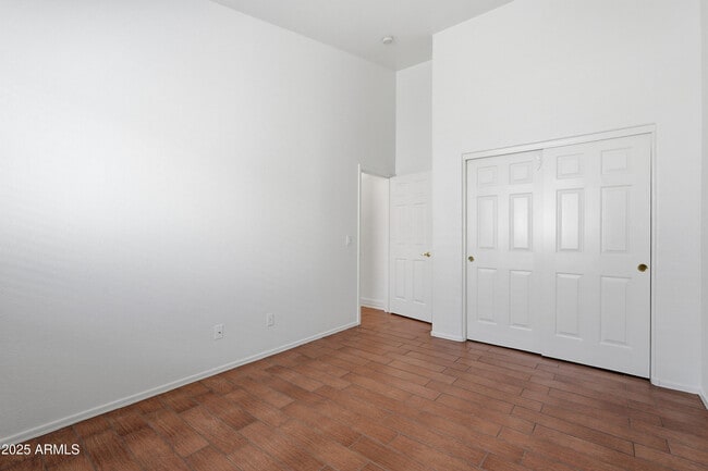 Building Photo - 2059 E Huron Ct