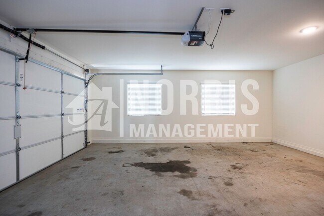 Building Photo - Very Nice Home in a Great Location