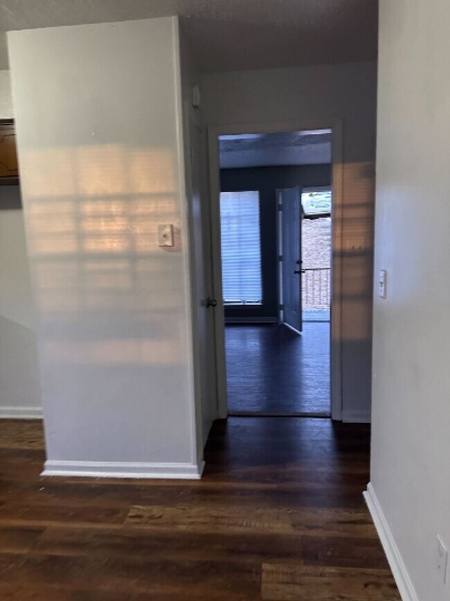 Building Photo - Charming Duplex for Rent- Spacious and Convenient Living!