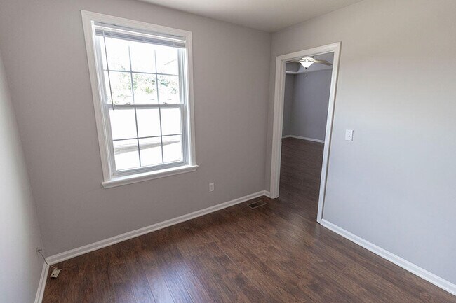 Building Photo - 1945 Center St