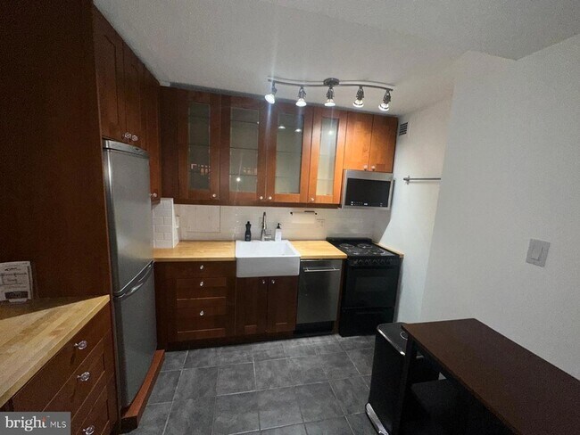 Building Photo - 1301 Delaware Ave SW